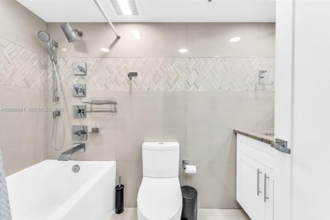 Condo in Highland Beach, Florida, 3 bedrooms  № 2387767 - photo 11
