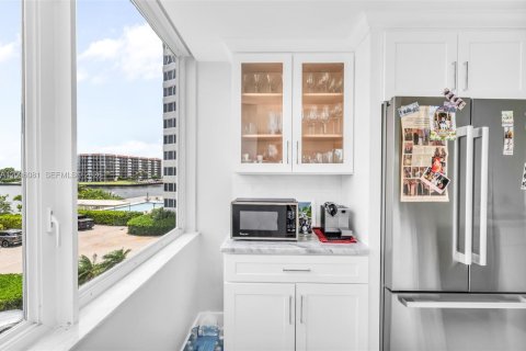 Condo in Highland Beach, Florida, 3 bedrooms  № 2387767 - photo 8