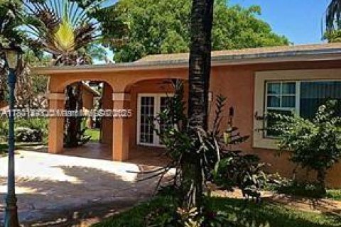 Villa ou maison à vendre à Pembroke Pines, Floride: 3 chambres, 128.76 m2 № 1683691 - photo 6
