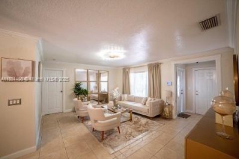 Villa ou maison à vendre à Pembroke Pines, Floride: 3 chambres, 128.76 m2 № 1683691 - photo 4