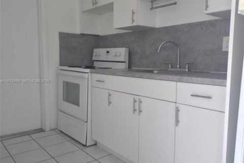 Casa en alquiler en Hollywood, Florida, 1 dormitorio, 69.68 m2 № 1993699 - foto 7
