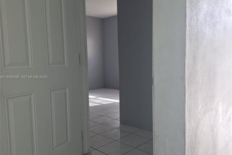 Casa en alquiler en Hollywood, Florida, 1 dormitorio, 69.68 m2 № 1993699 - foto 19