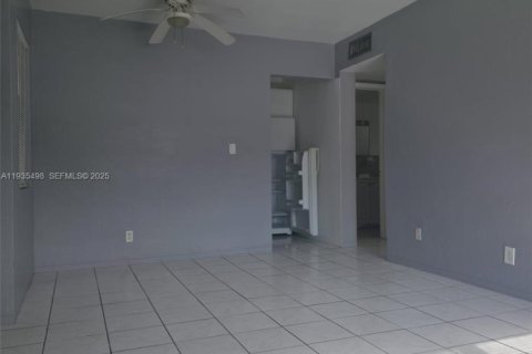 Casa en alquiler en Hollywood, Florida, 1 dormitorio, 69.68 m2 № 1993699 - foto 4