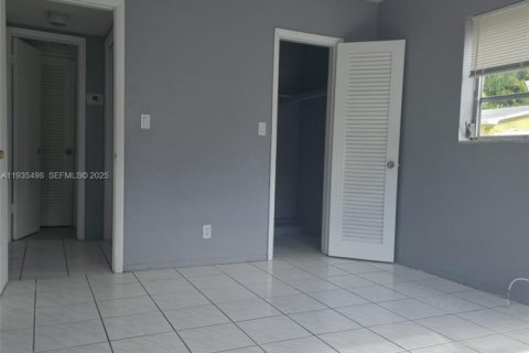 Casa en alquiler en Hollywood, Florida, 1 dormitorio, 69.68 m2 № 1993699 - foto 12