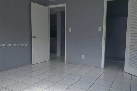 Casa en alquiler en Hollywood, Florida, 1 dormitorio, 69.68 m2 № 1993699 - foto 10