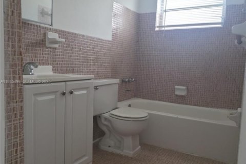 Casa en alquiler en Hollywood, Florida, 1 dormitorio, 69.68 m2 № 1993699 - foto 18