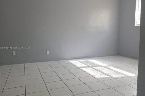 Casa en alquiler en Hollywood, Florida, 1 dormitorio, 69.68 m2 № 1993699 - foto 13