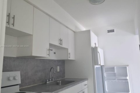 Casa en alquiler en Hollywood, Florida, 1 dormitorio, 69.68 m2 № 1993699 - foto 9