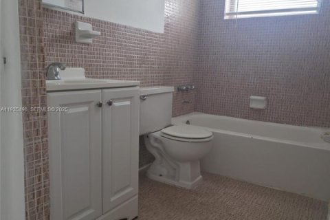 Casa en alquiler en Hollywood, Florida, 1 dormitorio, 69.68 m2 № 1993699 - foto 16