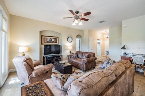 House in Hudson, Florida 3 bedrooms, 139.35 sq.m. № 1758181 - photo 7