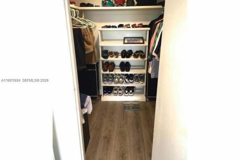 Condo in Fort Lauderdale, Florida, 1 bedroom  № 2024689 - photo 4