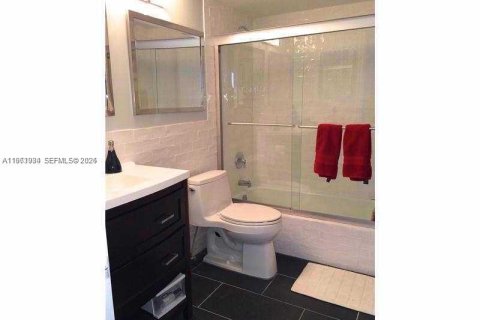 Condo in Fort Lauderdale, Florida, 1 bedroom  № 2024689 - photo 5