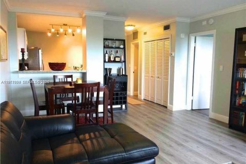 Condo in Fort Lauderdale, Florida, 1 bedroom  № 2024689 - photo 2