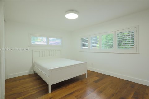 House in Miami, Florida 4 bedrooms, 170.94 sq.m. № 1989697 - photo 5