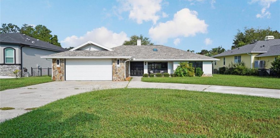 House in Homosassa, Florida 3 bedrooms, 187.66 sq.m. № 1911413