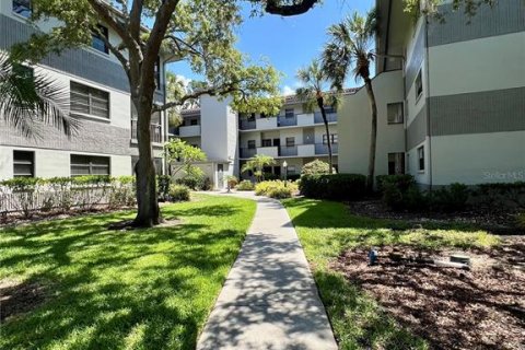 Copropriété à vendre à Clearwater, Floride: 2 chambres, 99.41 m2 № 2095217 - photo 2