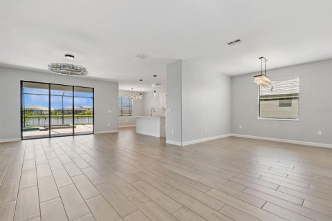 Casa en venta en Lakewood Ranch, Florida, 6 dormitorios, 359.25 m2 № 1637673 - foto 5