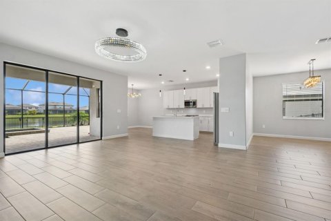 Casa en venta en Lakewood Ranch, Florida, 6 dormitorios, 359.25 m2 № 1637673 - foto 3