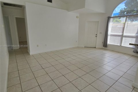 Снять в аренду виллу или дом в Халландейл-Бич, Флорида 3 спальни, 120.77м2, № 1964973 - фото 18