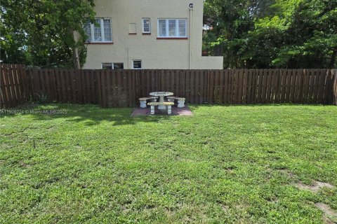 Снять в аренду виллу или дом в Халландейл-Бич, Флорида 3 спальни, 120.77м2, № 1964973 - фото 23