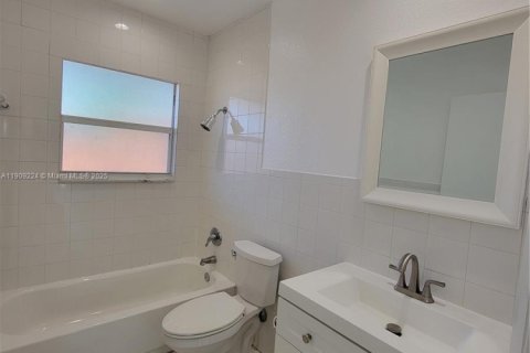 Снять в аренду виллу или дом в Халландейл-Бич, Флорида 3 спальни, 120.77м2, № 1964973 - фото 12