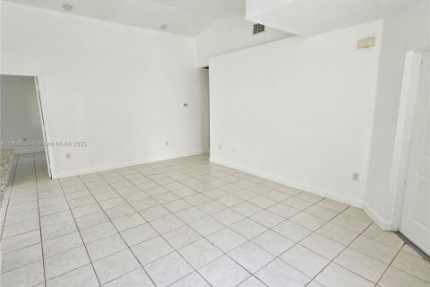 Снять в аренду виллу или дом в Халландейл-Бич, Флорида 3 спальни, 120.77м2, № 1964973 - фото 20