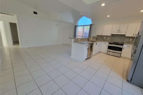 Снять в аренду виллу или дом в Халландейл-Бич, Флорида 3 спальни, 120.77м2, № 1964973 - фото 17