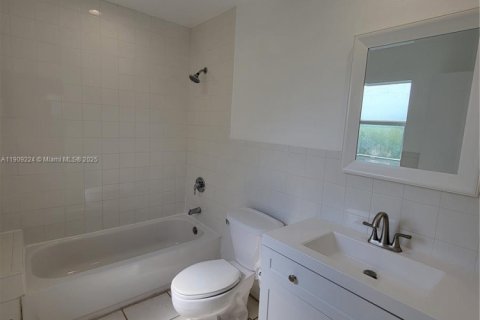 Снять в аренду виллу или дом в Халландейл-Бич, Флорида 3 спальни, 120.77м2, № 1964973 - фото 7