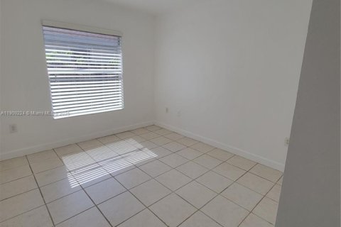 Снять в аренду виллу или дом в Халландейл-Бич, Флорида 3 спальни, 120.77м2, № 1964973 - фото 13