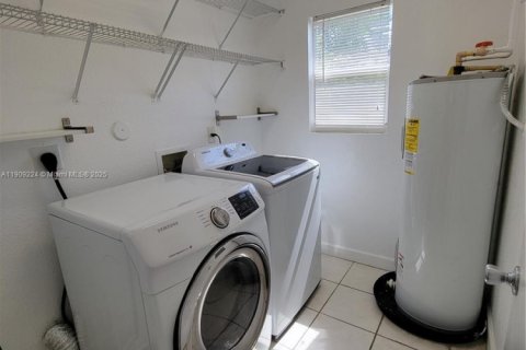 Снять в аренду виллу или дом в Халландейл-Бич, Флорида 3 спальни, 120.77м2, № 1964973 - фото 10