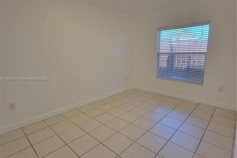 Снять в аренду виллу или дом в Халландейл-Бич, Флорида 3 спальни, 120.77м2, № 1964973 - фото 15