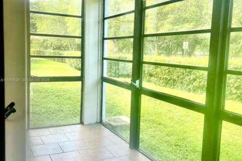 Condo in Hialeah, Florida, 2 bedrooms  № 2046117