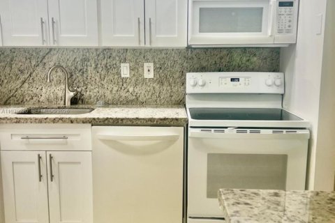 Condo in Hialeah, Florida, 2 bedrooms  № 2046117 - photo 3