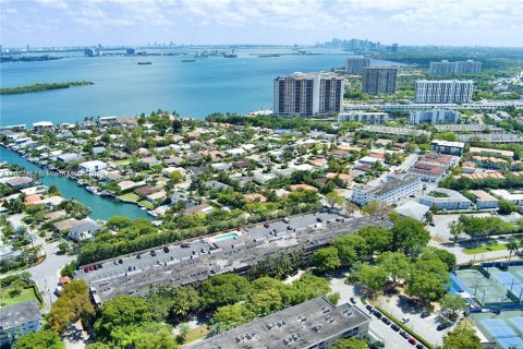 Condominio en venta en North Miami, Florida, 2 dormitorios, 121.79 m2 № 1695122 - foto 28