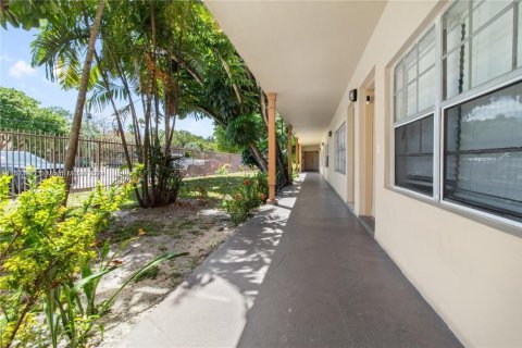 Condominio en venta en North Miami, Florida, 2 dormitorios, 121.79 m2 № 1695122 - foto 3