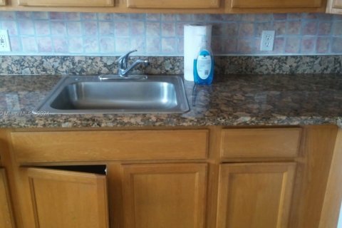 Condominio en venta en North Miami, Florida, 2 dormitorios, 121.79 m2 № 1695122 - foto 26