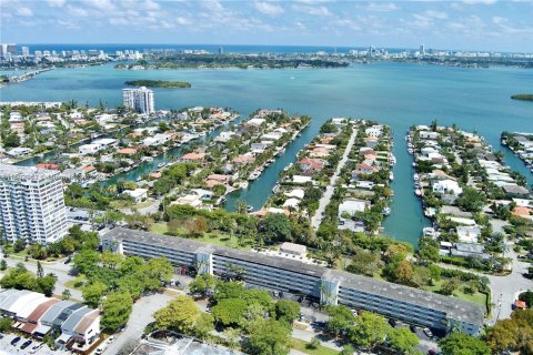 Condominio en venta en North Miami, Florida, 2 dormitorios, 121.79 m2 № 1695122 - foto 27