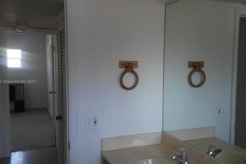 Condominio en venta en North Miami, Florida, 2 dormitorios, 121.79 m2 № 1695122 - foto 16