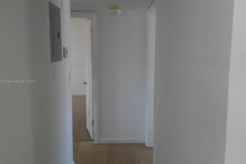 Condominio en venta en North Miami, Florida, 2 dormitorios, 121.79 m2 № 1695122 - foto 19