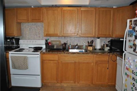 Condominio en venta en North Miami, Florida, 2 dormitorios, 121.79 m2 № 1695122 - foto 7