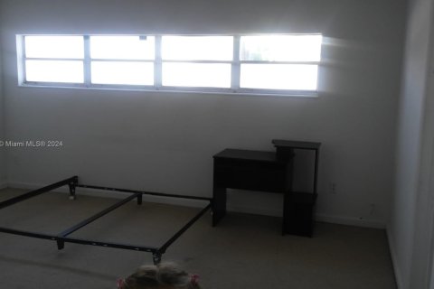 Condominio en venta en North Miami, Florida, 2 dormitorios, 121.79 m2 № 1695122 - foto 9