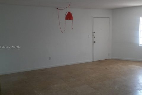 Condominio en venta en North Miami, Florida, 2 dormitorios, 121.79 m2 № 1695122 - foto 20