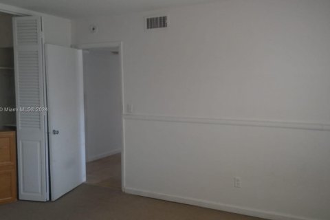 Condominio en venta en North Miami, Florida, 2 dormitorios, 121.79 m2 № 1695122 - foto 15