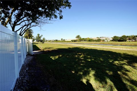 Townhouse in Miramar, Florida 3 bedrooms, 121.14 sq.m. № 1861929 - photo 7