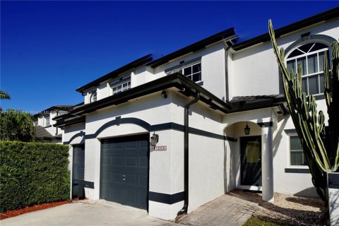 Townhouse in Miramar, Florida 3 bedrooms, 121.14 sq.m. № 1861929 - photo 1