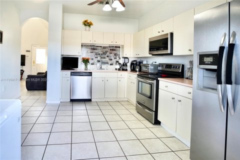 Townhouse in Miramar, Florida 3 bedrooms, 121.14 sq.m. № 1861929 - photo 4
