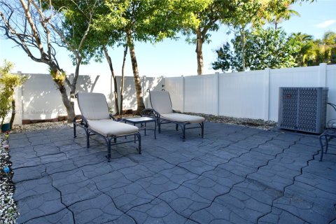 Townhouse in Miramar, Florida 3 bedrooms, 121.14 sq.m. № 1861929 - photo 22