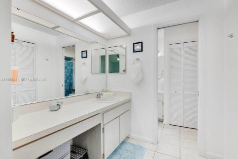 Villa ou maison à vendre à Kissimmee, Floride: 3 chambres, 180.32 m2 № 2051309 - photo 12