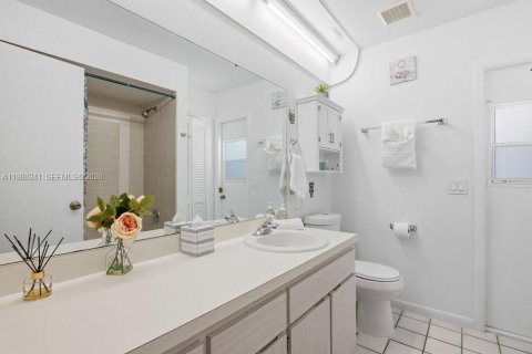 Villa ou maison à vendre à Kissimmee, Floride: 3 chambres, 180.32 m2 № 2051309 - photo 14