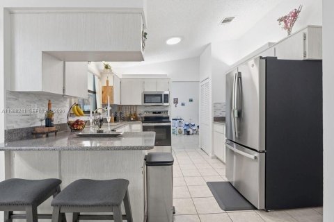 Villa ou maison à vendre à Kissimmee, Floride: 3 chambres, 180.32 m2 № 2051309 - photo 8